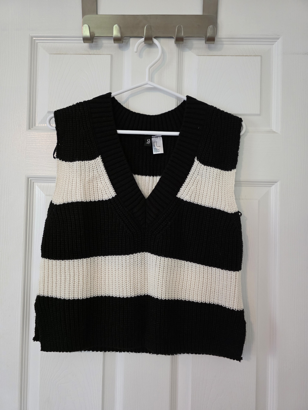 Striped Knit V‑Neck Sweater Vest | Size Medium - Picture 2 of 9